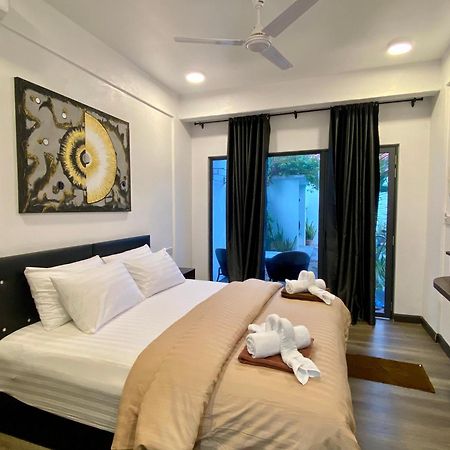 Chillax Thoddoo Hotel Bagian luar foto