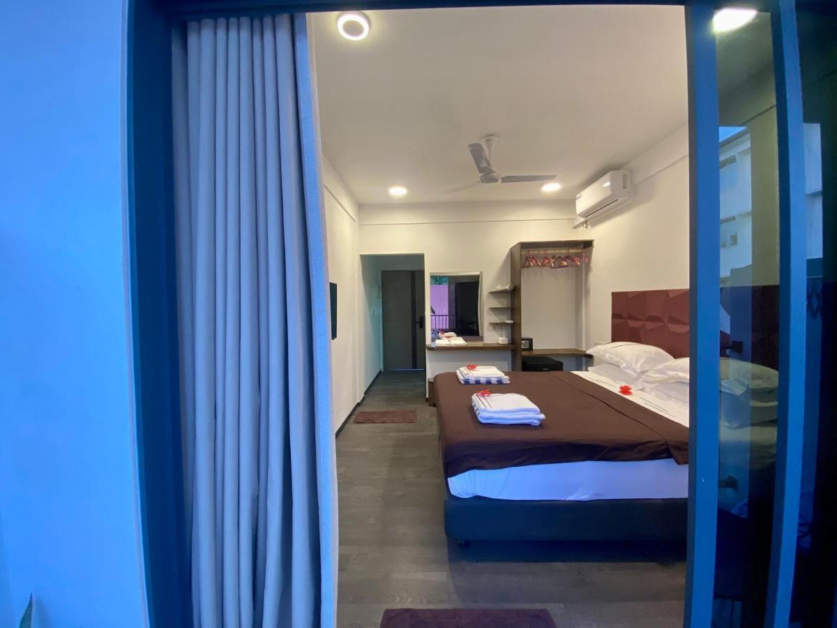 Chillax Thoddoo Hotel Bagian luar foto