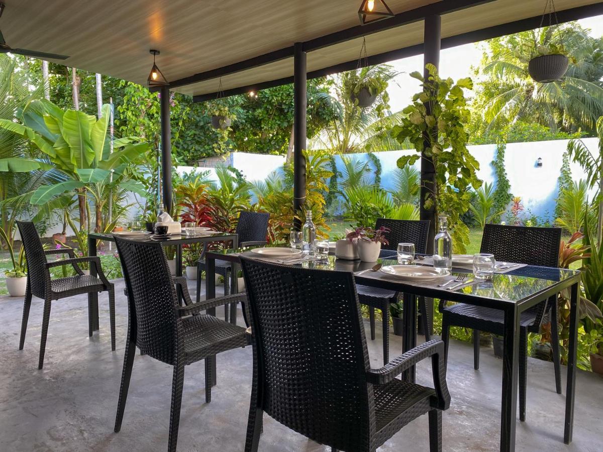 Chillax Thoddoo Hotel Bagian luar foto