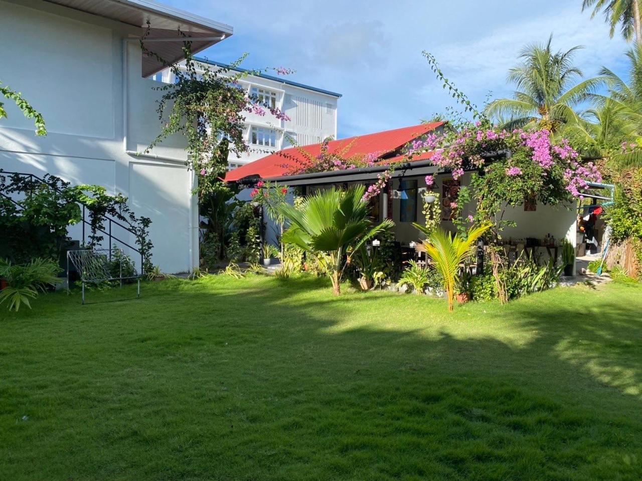 Chillax Thoddoo Hotel Bagian luar foto